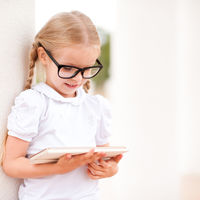 Los niños españoles menores de siete años son más miopes por el uso de las pantallas