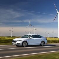 Nuevo Škoda Octavia iV: la versión híbrida enchufable del superventas checo llega con 60 km de autonomía y parte de 35.650 euros