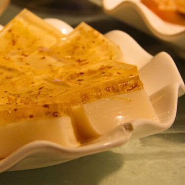 No necesitas grenetina para hacer esta gelatina de coco estilo japonesa