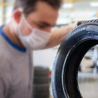 Especialistas em mecânica e manutenção confirmam: "Os pneus de carros elétricos se desgastam até 20% mais rápido do que os de carros com motor a combustão"