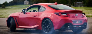 "Tenemos que luchar contra el enemigo común". Toyota cree que solo hay un camino para reducir las emisiones de verdad: que los coches eléctricos y de combustión puedan convivir