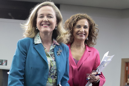 El Gobierno recula en sus previsiones: ¡menor crecimiento, más déficit y el desempleo congelado!