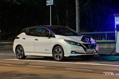 Nissan Leaf E Cargando