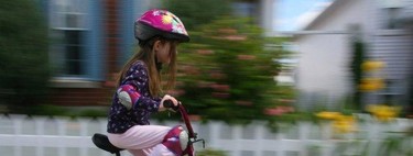 Niños en bici, siempre con casco