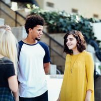 Trabajar hasta los 71 años: la "nueva normalidad" que espera a los jóvenes en España para tener una pensión digna, según este informe