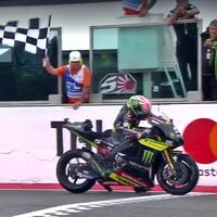 El pundonor de Johann Zarco: arrastró 300 metros su Yamaha sin gasolina hasta la meta para acabar 15º