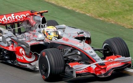 Lewis Hamilton se hace con la primera pole del año, y Alonso saldrá 11º