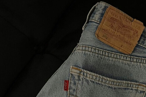 El Corte Inglés vacía los almacenes de su outlet y comienza a liquidar decenas de vaqueros Levi's al 60% de descuento 