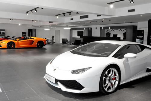 Cuando un no millonario se mete a comprar un coche de lujo