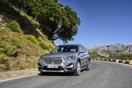 El BMW X1 estrena una versión híbrida enchufable en medio de un sutil restyling