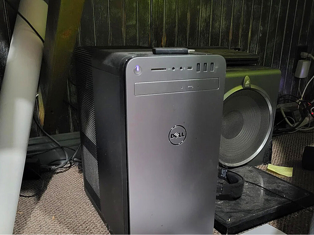 Su abuelo le regaló el PC que usaba para contabilidad y seguridad. Cuando preguntó en Reddit si era bueno para jugar, la comunidad no salía de su asombro 