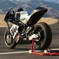 Julián Simón prueba la KTM de Moto2 y se deja querer por la marca austriaca