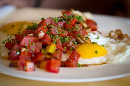 Huevos rancheros. Receta fácil de la cocina mexicana para el desayuno