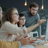 Las empresas están convirtiendo en "estrellas" a sus trabajadores que saben utilizar IA: la nueva brecha laboral