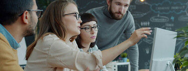 Las empresas están convirtiendo en "estrellas" a sus trabajadores que saben utilizar IA: la nueva brecha laboral