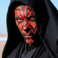 Si paras La Amenaza Fantasma en el minuto 33 y 42 segundos verás el guiño a la película de ciencia ficción más influyente de la historia que Lucas coló en Star Wars