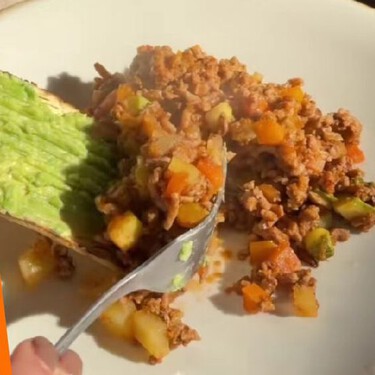 Cómo hacer picadillo con carne molida con la receta de la Chef Ana Casanova: lleva una mezcla de verduras para que rinda