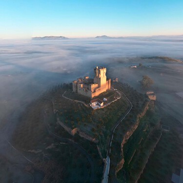 En este pueblo de Córdoba está un castillo único en la península, rodeado de olivares e historia 