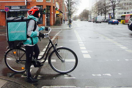 Uber quiere comprar Deliveroo, según Bloomberg