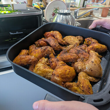Probamos la nueva airfryer de Moulinex con una cesta inmensa en la que caben una docena de alitas enteras