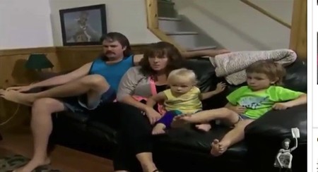 ¿Los conoces?, son la familia que vive como si estuvieran en los años 80