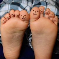 Los niños mejor descalzos: tranquilos, no se van a resfriar por ello