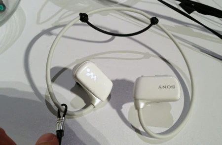 Sony Walkman W270, toma de contacto