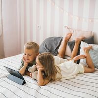 Solo cinco de cada diez padres instala sistemas de control parental: cómo ayudan estas aplicaciones a navegar más seguros por la red