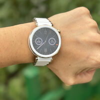 Grande, elegante y con mucha autonomía: este smartwatch con acabado en titanio tiene una de las mejores ofertas que hemos visto