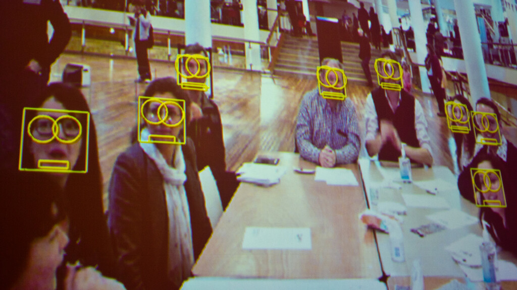 No más anonimato en internet: este sitio es capaz de encontrar las fotos de cualquier persona en la red . Noticias en tiempo real