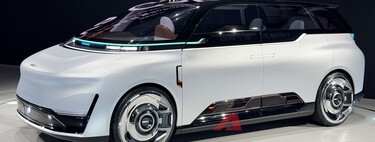 Adeus aos motoristas de aplicativo — Geely acaba de lançar o táxi autônomo perfeito que já circula pelas ruas sem humanos ao volante 