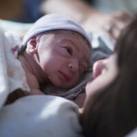 Oxitocina: la hormona del amor juega un papel fundamental en el parto y la lactancia