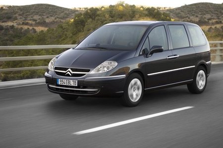 Citroën C8, nuevos motores HDi, menor precio y mejora de equipamiento