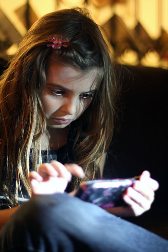 Un estudio sugiere registrar la edad de los niños que compren un teléfono móvil