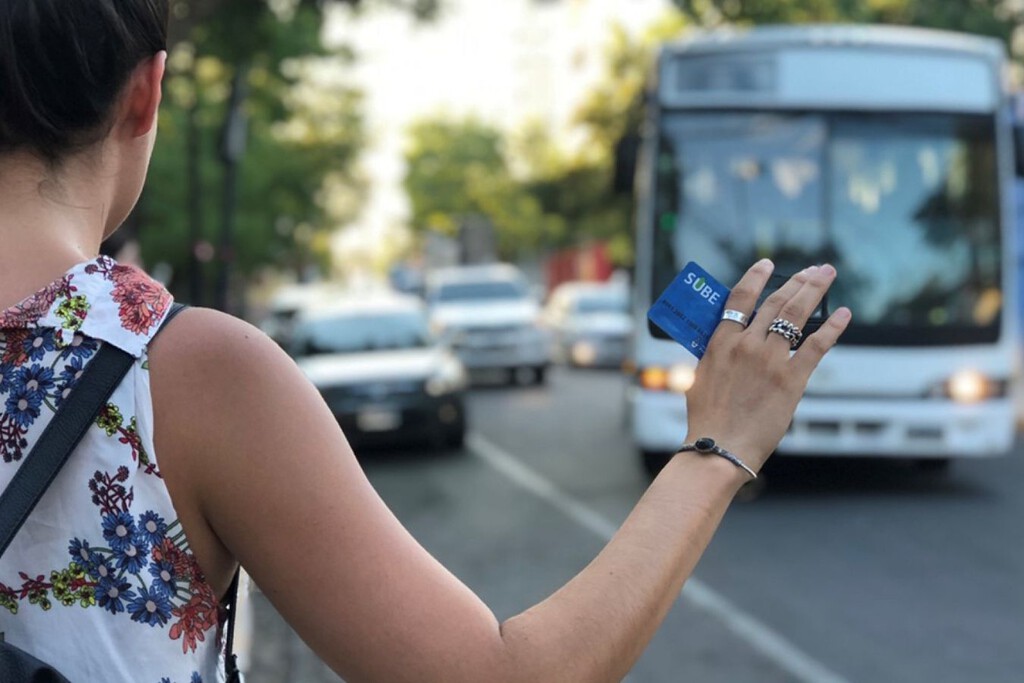 Cómo funciona la Tarifa Social Federal que te brinda un 55% de descuento en la tarjeta SUBE: quiénes son beneficiarios y cómo hacer el trámite 