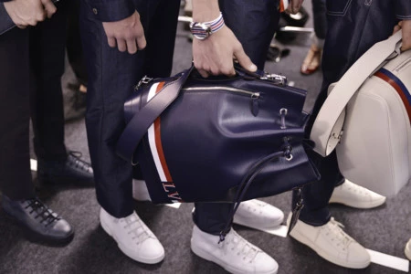 Si oís hablar de Noé Marin no es el nombre de un nuevo modelo sino del bolso masculino de Louis Vuitton