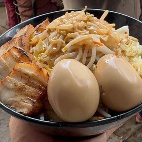 El ramen más grande de CDMX existe y lo sirven en este puestito de la calle: costos y cómo llegar