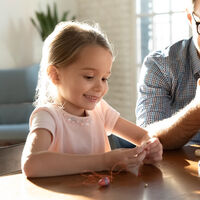Hacer pulseras es divertido y tiene muchos beneficios: los 23 mejores juegos de pulseras DIY para entretener a los niños este verano 