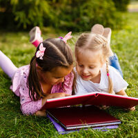 Los mejores álbumes ilustrados sobre el espacio para niños  