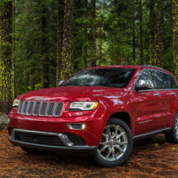 Mejor prevenir que lamentar, Fiat Chrysler llama a revisión a 1.4 millones de autos por el hackeo hecho a un Jeep