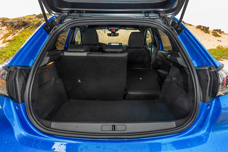 Peugeot e-208 prueba contacto