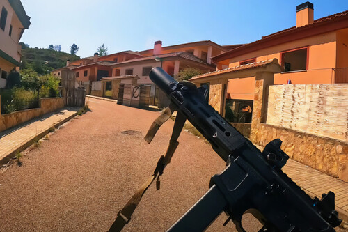 La España Vaciada está llena de urbanizaciones abandonadas. A media hora de Valencia lo han solucionado convirtiéndolas en un Call of Duty 