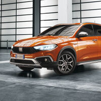 El nuevo Fiat Tipo estrena la versión campera Tipo Cross y motor gasolina, aunque mantiene los diésel en su gama