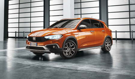El nuevo Fiat Tipo estrena la versión campera Tipo Cross y motor gasolina, aunque mantiene los diésel en su gama
