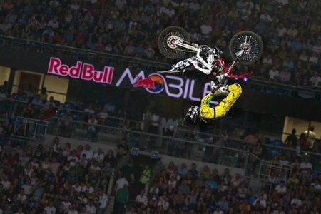 Nate Adams se coloca líder tras vencer en Polonia