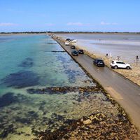 A estrada mais surreal da Europa fica submersa no Atlântico duas vezes por dia; e mesmo assim, as pessoas continuam a atravessá-la 