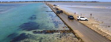 A estrada mais surreal da Europa fica submersa no Atlântico duas vezes por dia; e mesmo assim, as pessoas continuam a atravessá-la 