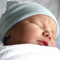 Una mujer con infertilidad da a luz a su bebé en Grecia con la 'técnica de los tres padres'