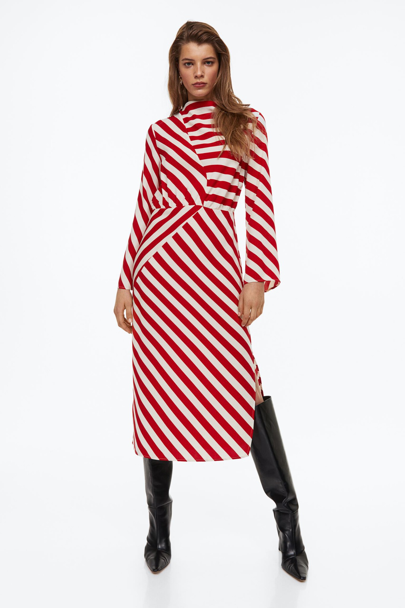 Ana Milán est absolument adorable dans une robe H&M qui est déjà dans