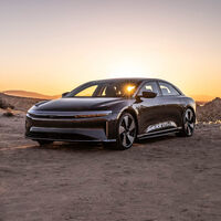Lucid fabrica coches eléctricos que superan a Tesla en autonomía, pero ni quemando todo el dinero de Arabia Saudi consigue ser rentable: pierde más de 82.000 dólares por cada coche que vende